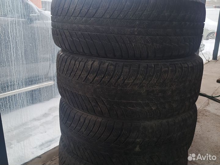 Bridgestone Blizzak LM-001 225/60 R18