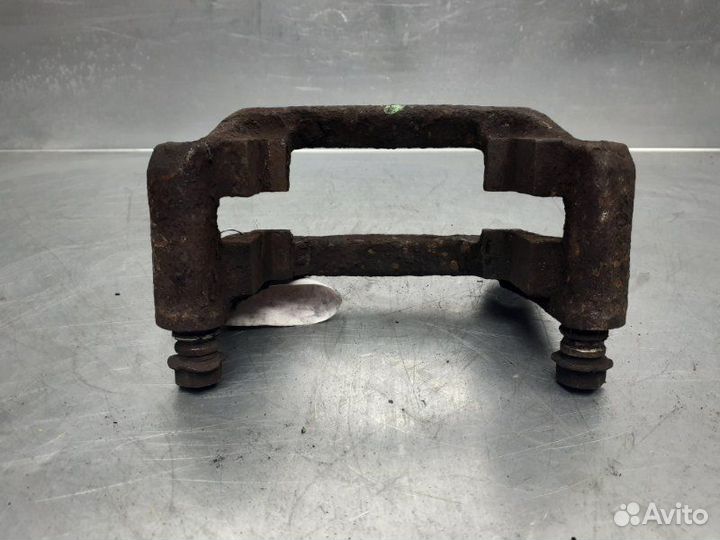 Скоба суппорта заднего Volkswagen Transporter T4