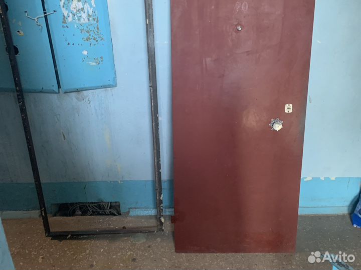 Дверь входная металлическая