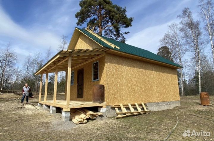 Строительная бригада плотников