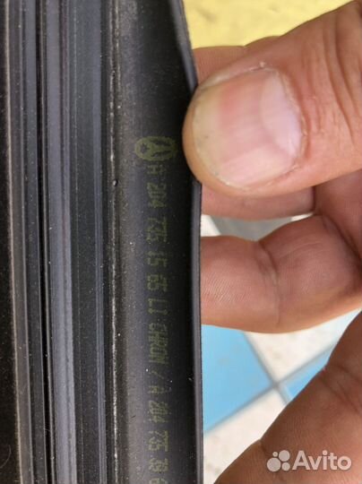 Mercedes W204 C204 молдинг стекла двери L зад