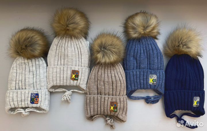Новая шапка с меховым помпоном на 5 лет