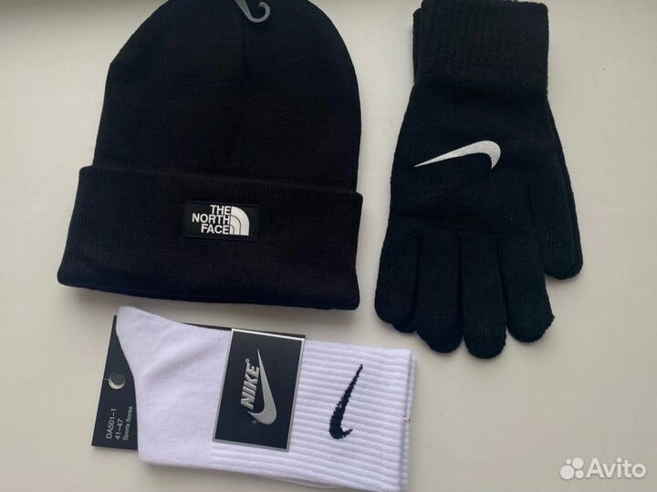 Шапка The North Face, перчатки Nike