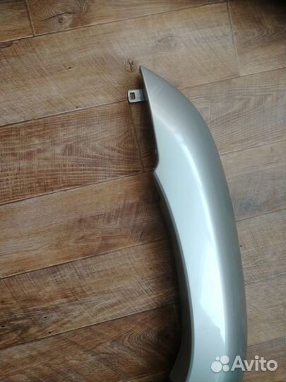 Накладка на левое переднее крыло Hilux Surf 215