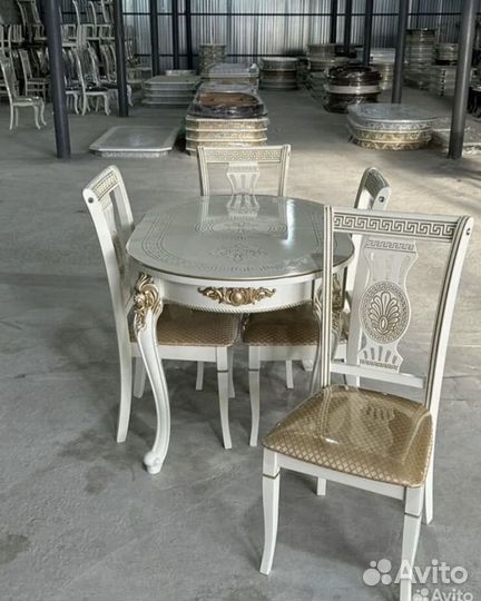 Столы и стулья