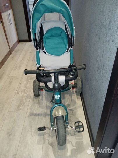 Трехколесный велосипед с ручкой