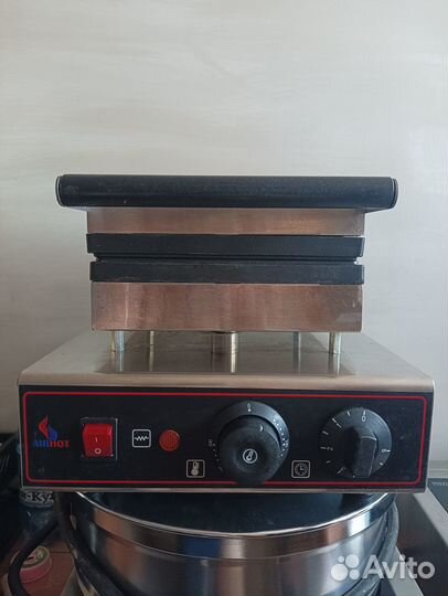 Электрическая вафельница бу