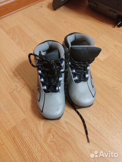 Лыжные ботинки