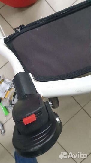 Детская коляска. Ремонт фиксатора колеса