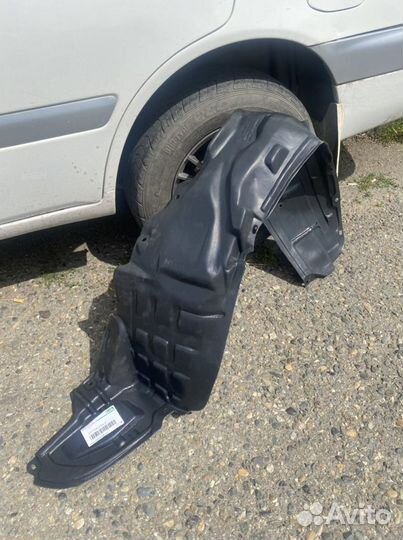 Подкрылок левый для toyota corona premio