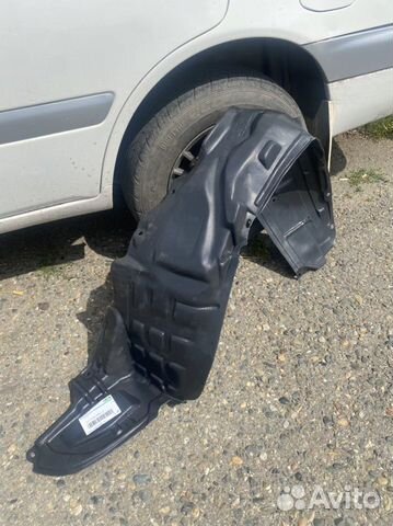 Подкрылок левый для toyota corona premio