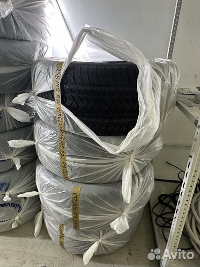 Pirelli Scorpion Winter 295/45 R20