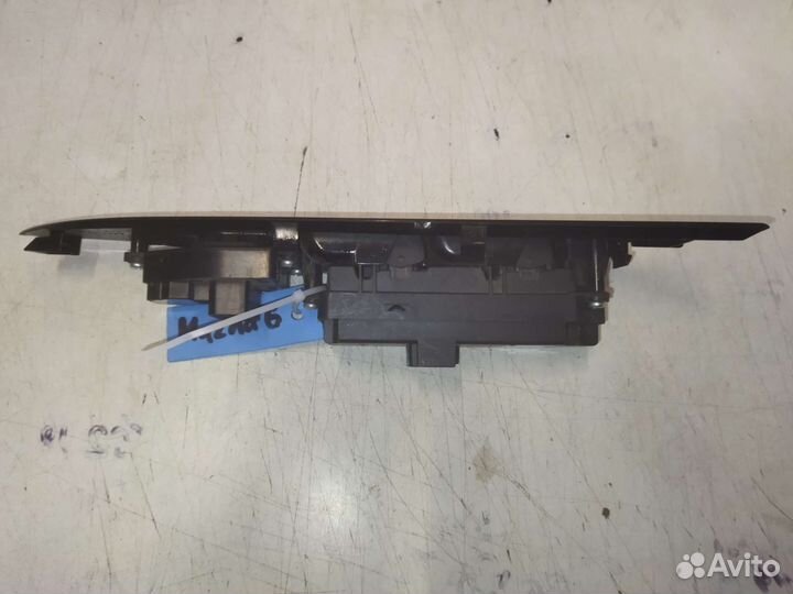 Кнопки стеклоподъемников Mazda 3