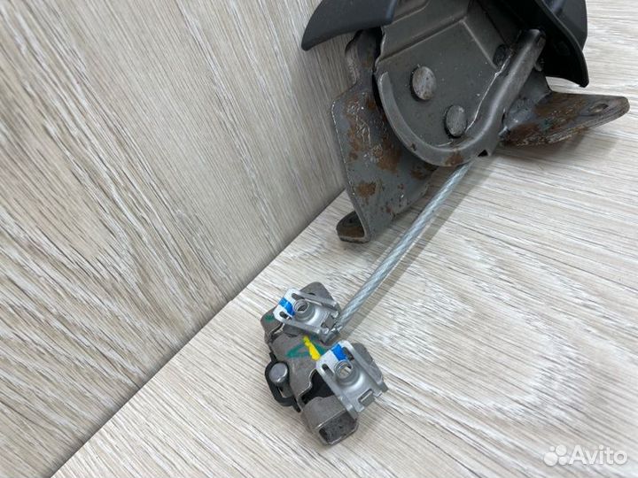 Рычаг стояночного тормоза Nissan Terrano D10