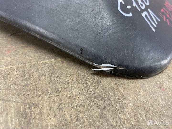 Брызговик передний левый Toyota Corolla C180