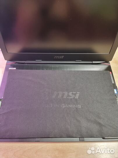 Продам игровой ноутбук MSI GT-83 VR 6RE Titan SLI