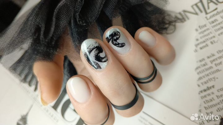 Модель на маникюр с покрытием гель лак