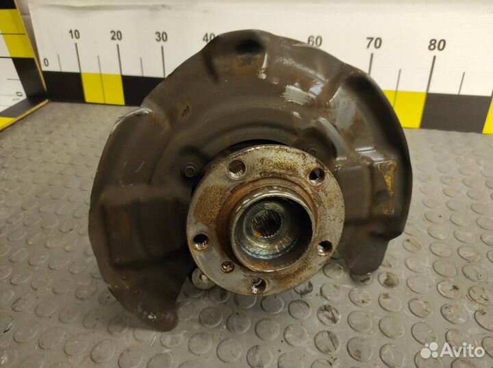 Кулак поворотный передний правый Mini Countryman