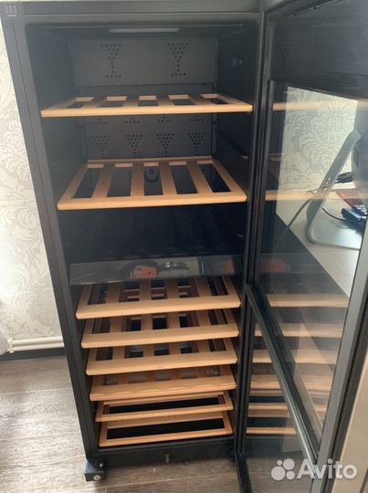 Холодильник винный шкаф