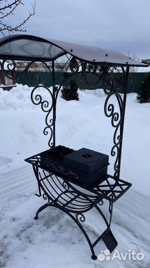 Мангал с крышей и подказанником