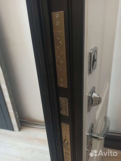 Дверь входная металлическая с терморазрывом