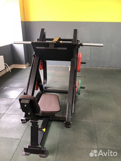 Жим ногами и другие профессиональные тренажёры