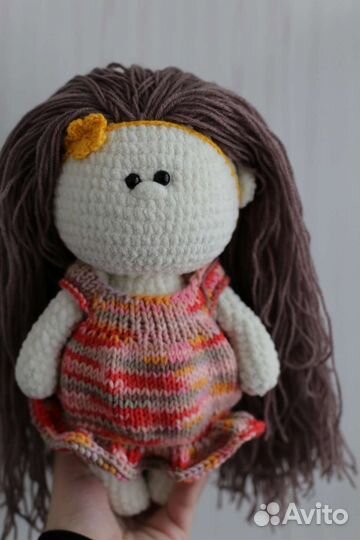 Вязаная кукла ручной работы