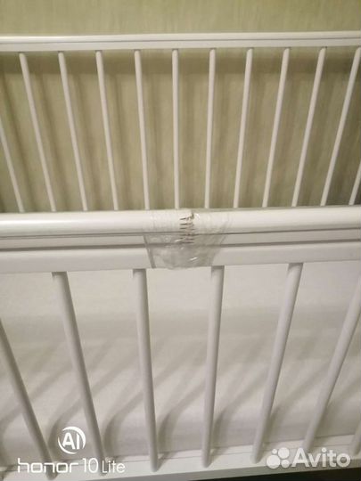 Детская кроватка с маятником