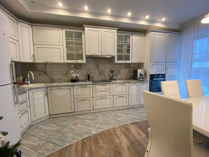 2-к. квартира, 65 м², 2/14 эт.