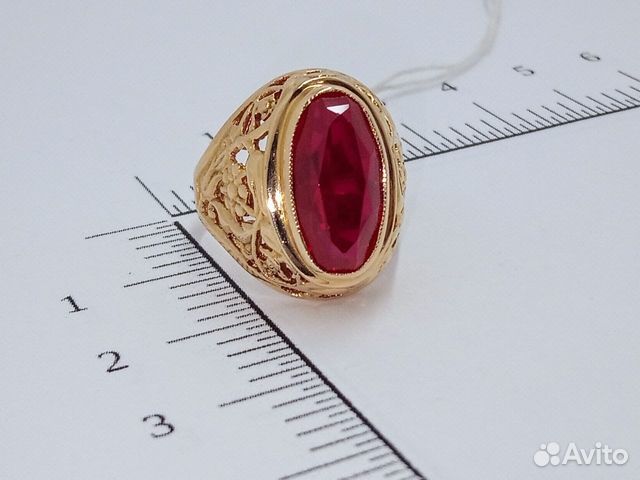 Кольцо с синтетическим камнем Золото