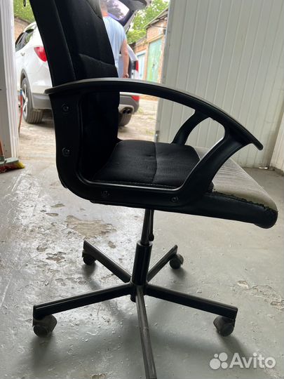Компьютерное кресло на колёсах