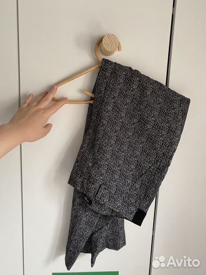 Брюки черные и бежевые