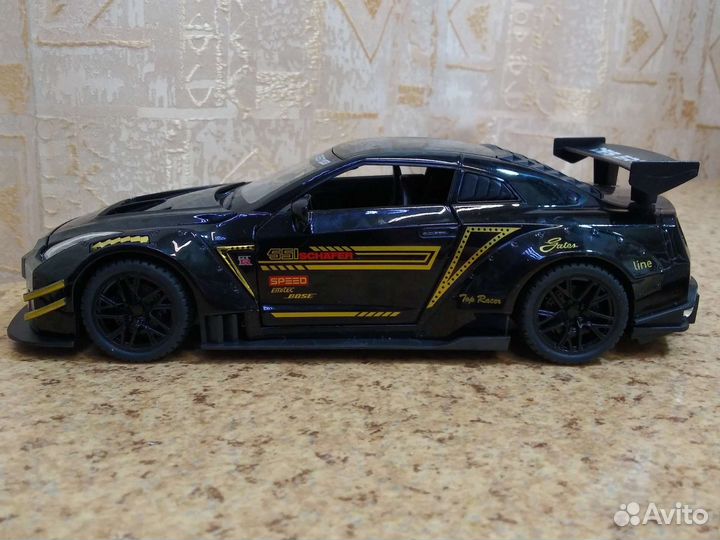 Металлическая модель автомобиля nissan gt-r
