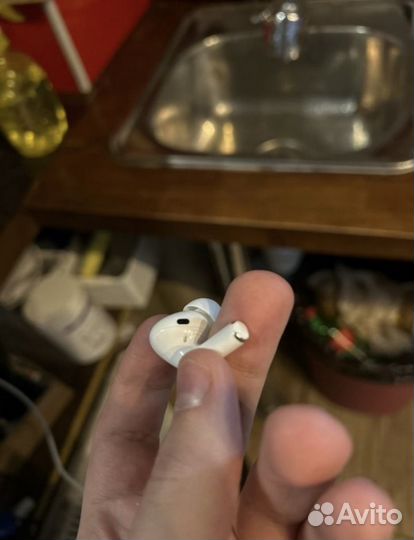 Левый наушник airpods pro 1