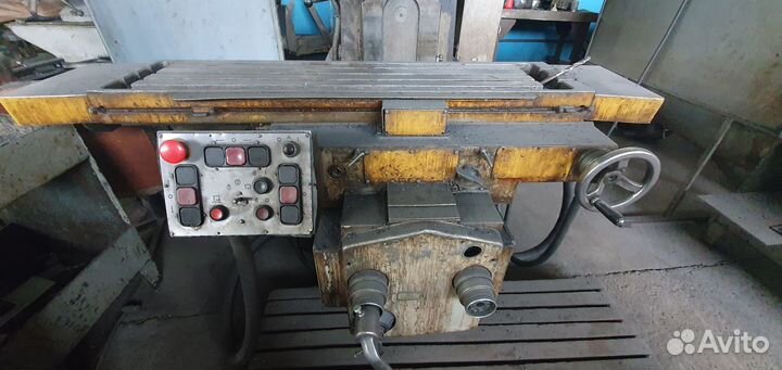 Вертикально-фрезерный станок 6Т12-29