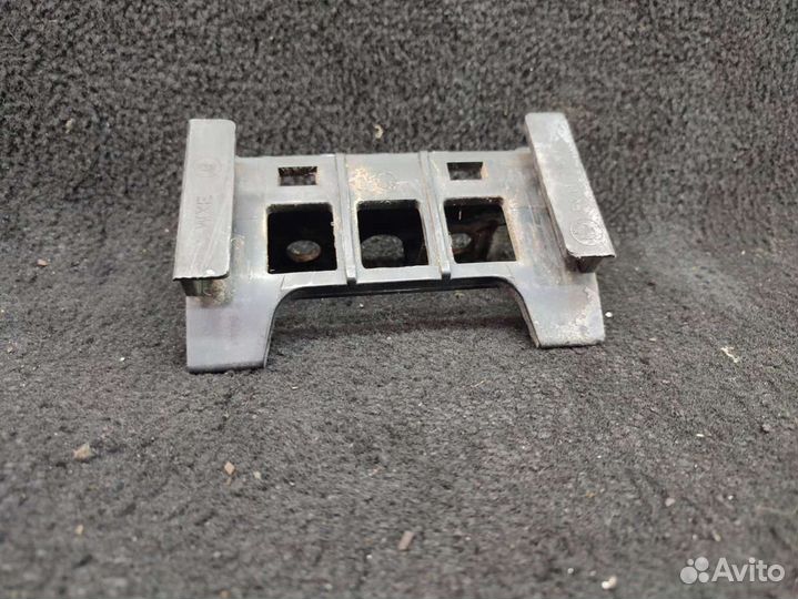 Кронштейн крепления бампера заднего для BMW 7 E38