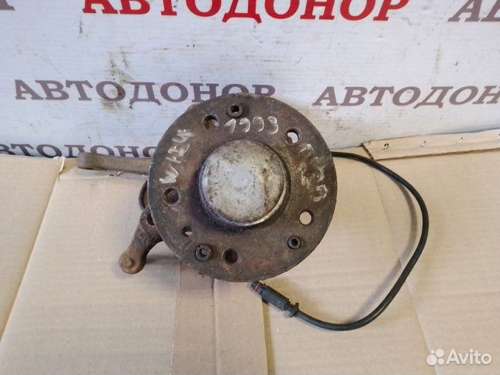 Поворотный кулак передний правый Mercedes-Benz