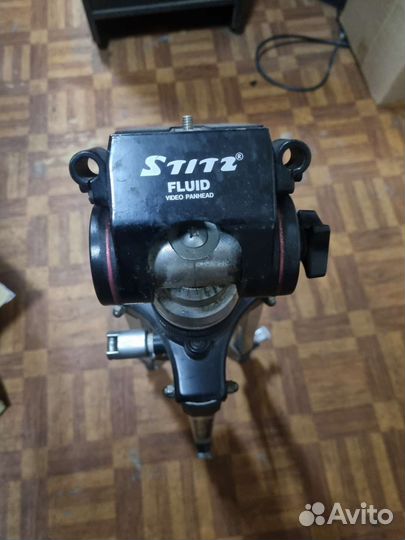 Видеокамера плюс штатив