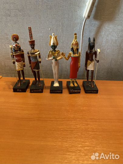 Статуэтки