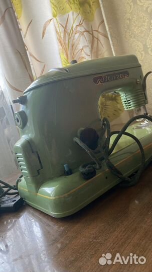 Швейная машинка 