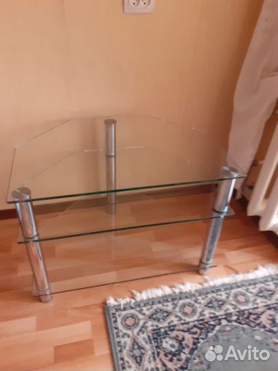 Стеклянный столик