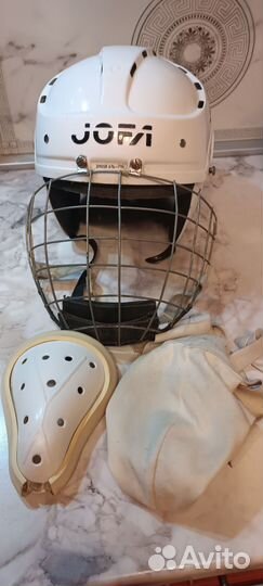 Шлем хоккейный детский белый