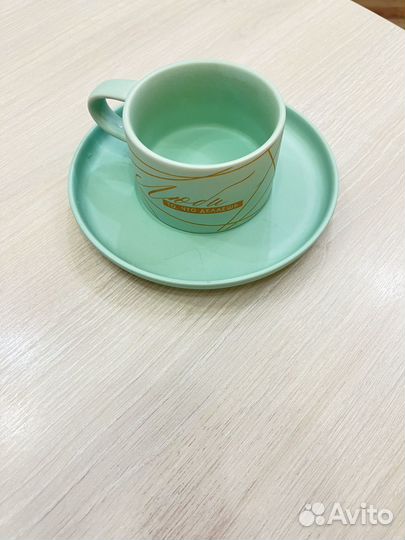 Чашка с блюдцем мятного цвета