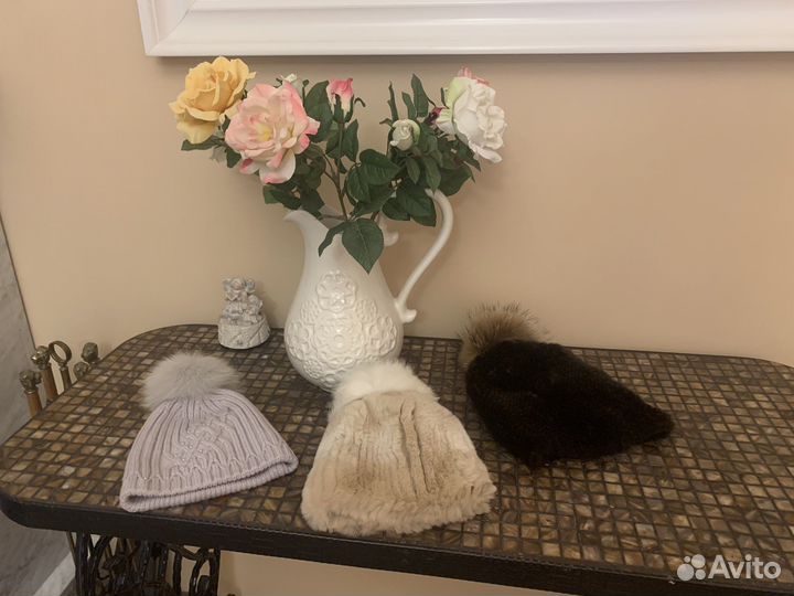 Женские меховые и вязанные шапки