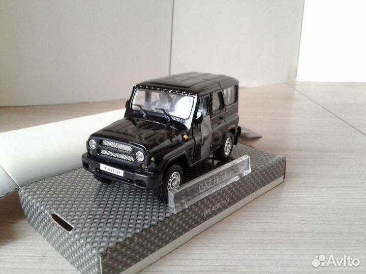 UAZ Hunter (1:43) (Cararama)