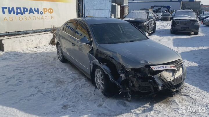 Рычаг задний продольный правый Volkswagen Passat