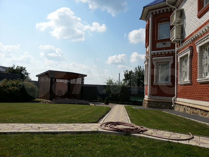 Дом 394 м² на участке 8,5 сот.