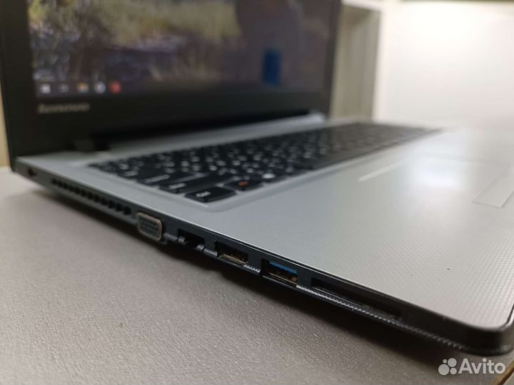 Удобный ноутбук Lenovo 4 ядра/8g/gt920m/SSD 256gb