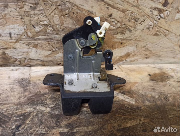 Замок крышки багажника Hyundai Tucson 1