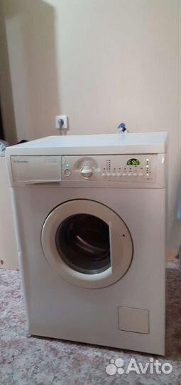 Стиральная машина Electrolux ews1046 на запчасти